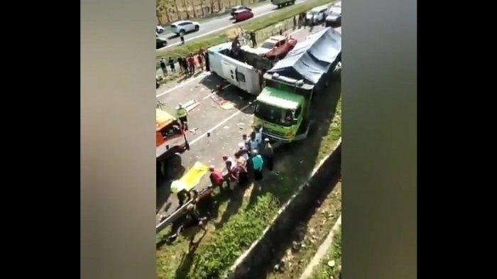 Kecelakaan Libatkan Bus Truk  dan Mobil Elf  di Cipali 