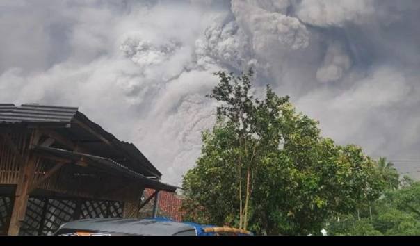 Detik-Detik Letusan Gunung Semeru Lumajang Awan Panas Keluar Gelap Gulita Suara Bergemuruh