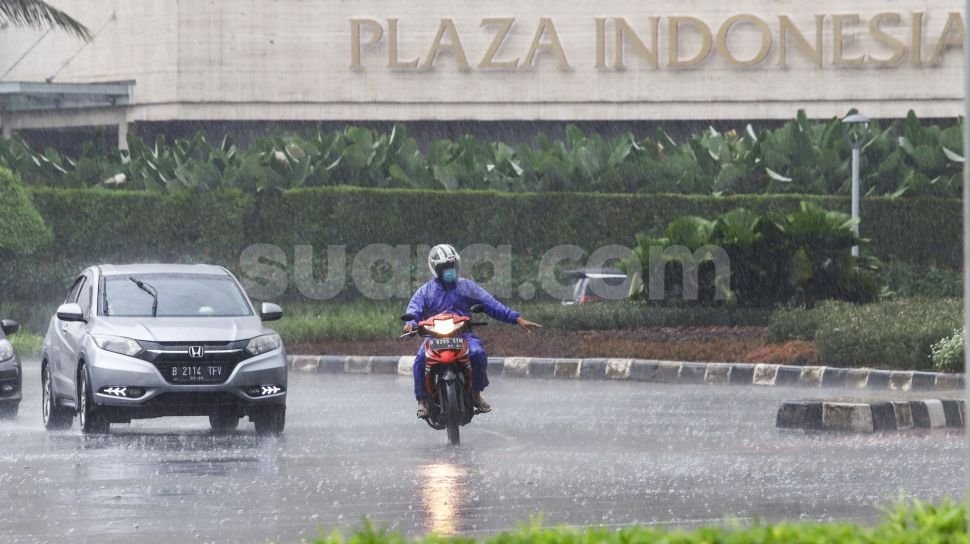 Prakiraan Cuaca Hari Ini, Jakarta Hujan Ringan Hingga Deras, Suhu Udara ...