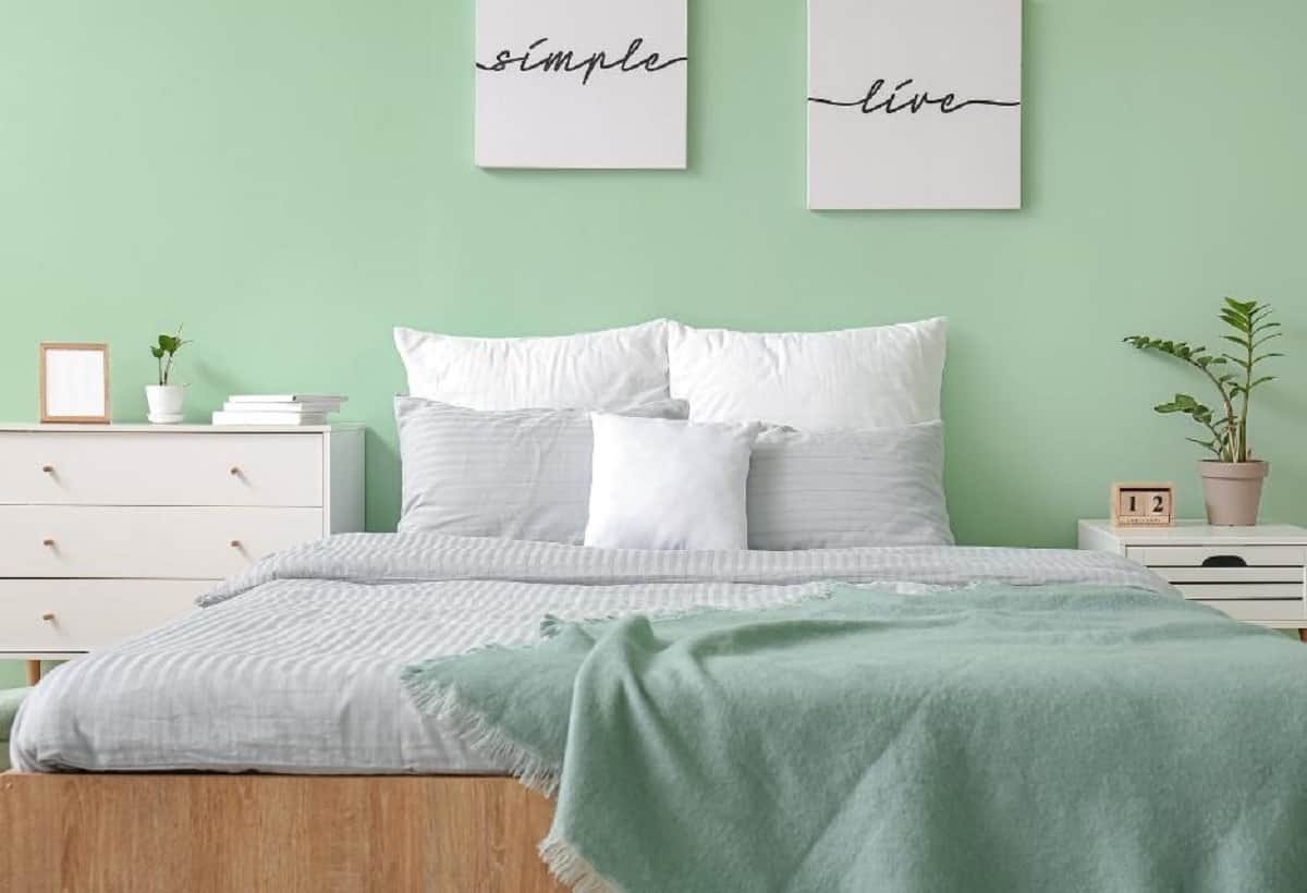 cat kamar warna hijau mint